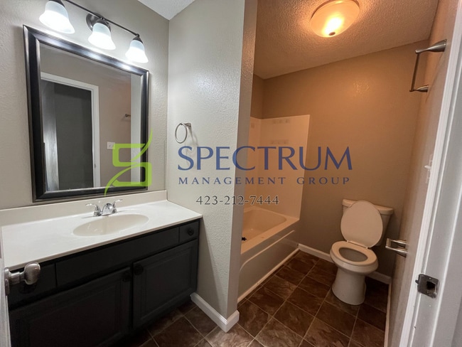 Building Photo - 3 Bedroom 2.5 Bath Single Family Home