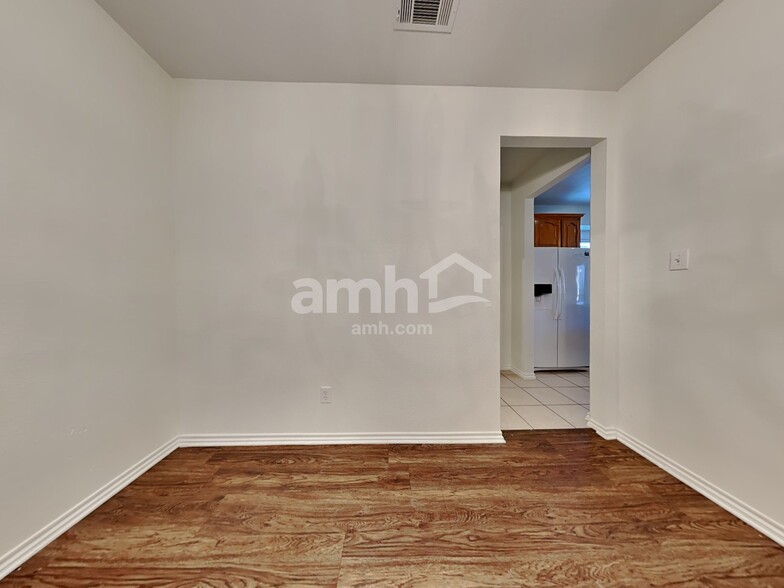 Building Photo - 2609 Alpena Dr