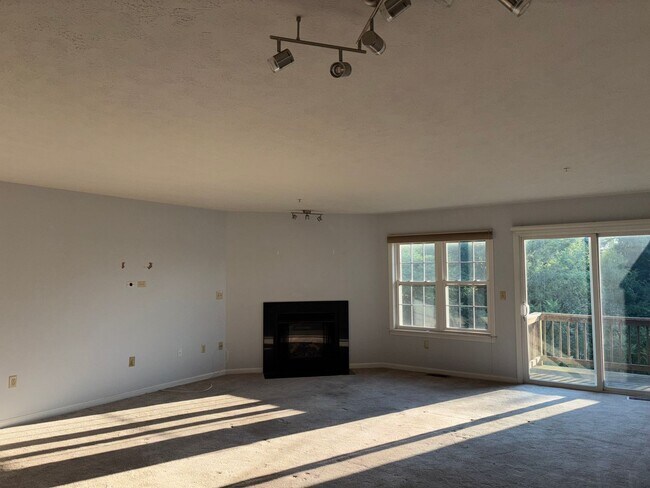 Building Photo - 95 Green Briar Rd
