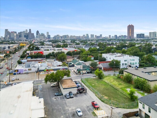 Building Photo - 1715 Bennett Ave