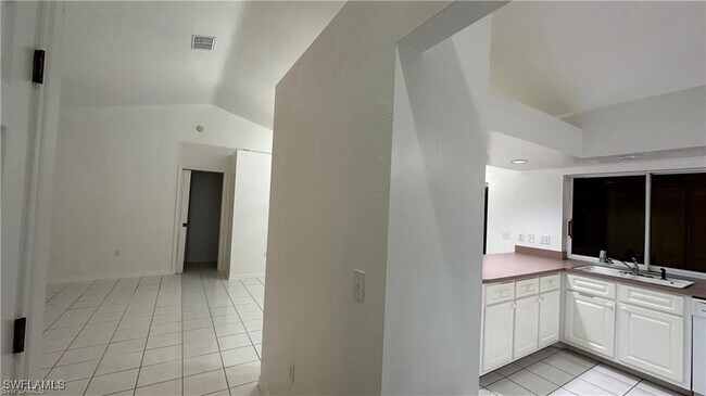 Building Photo - 701 Arianne Ct