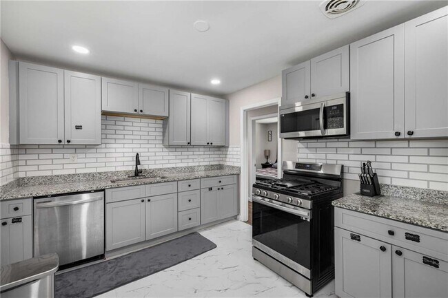 Building Photo - 4317 Brookside Dr