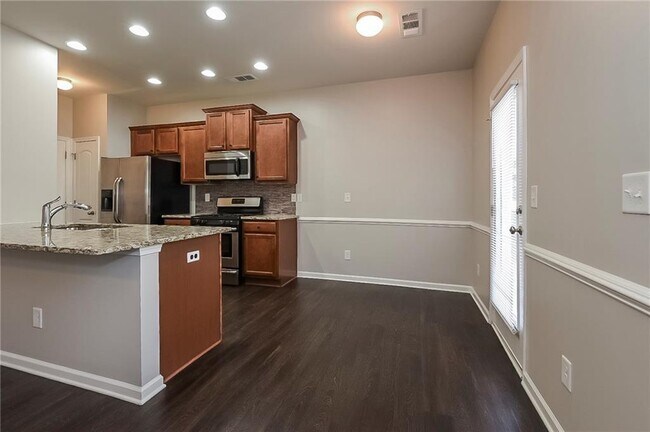 Building Photo - 607 Royal Crest Ct