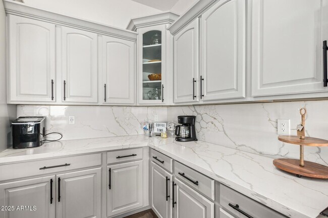 Building Photo - 8414 W Northview Ave