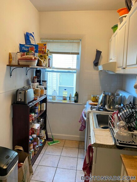 Building Photo - 69 Raymond Ave