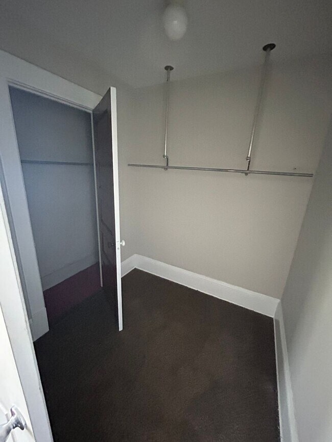 Building Photo - Section 8 Accepted! 3br/1.5ba with 2 Car G...