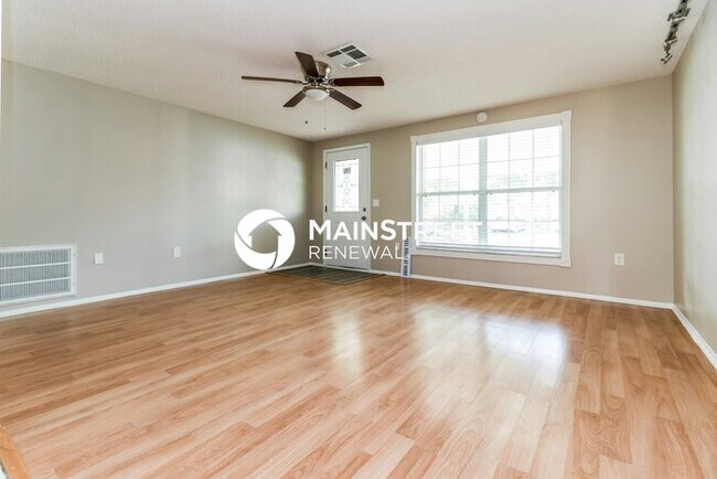 Building Photo - 3 Bedroom Pet-Friendly Home in New Port Richey, FL with Main Street Renewal