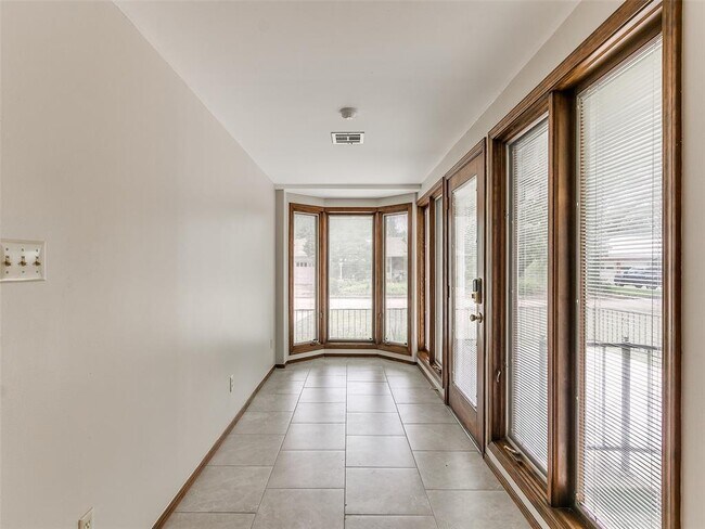 Building Photo - 1214 Cruce St