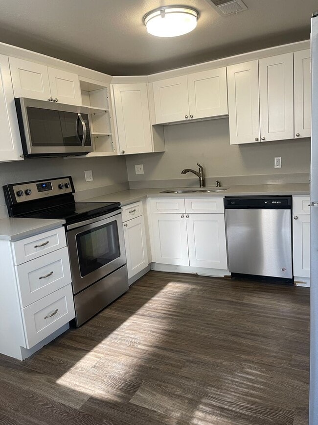 Building Photo - 3 Bedroom 2 Bathroom Condo in Lakewood