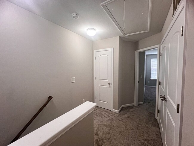 Building Photo - Lovely 2 bedroom 2 1/2 bathroom Townhome in Northeast Greensboro!