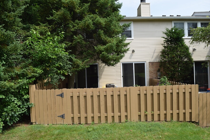 Building Photo - 1594 Brentwood Dr