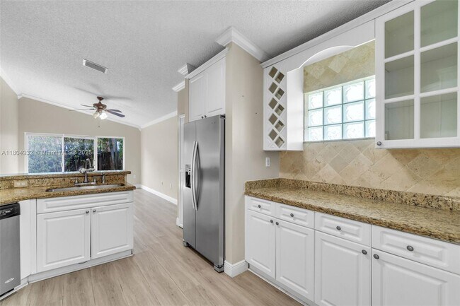 Building Photo - 14761 SW 156th Ave