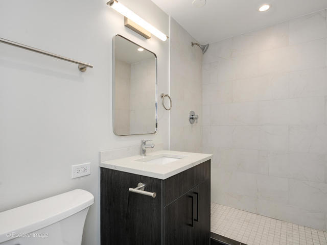 Building Photo - 227 E Walton Pl