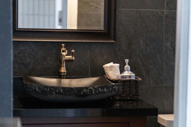 Building Photo - Mokuleia Sands #501 – Furnished 1BR/1BA | Ocean Views | Available Now