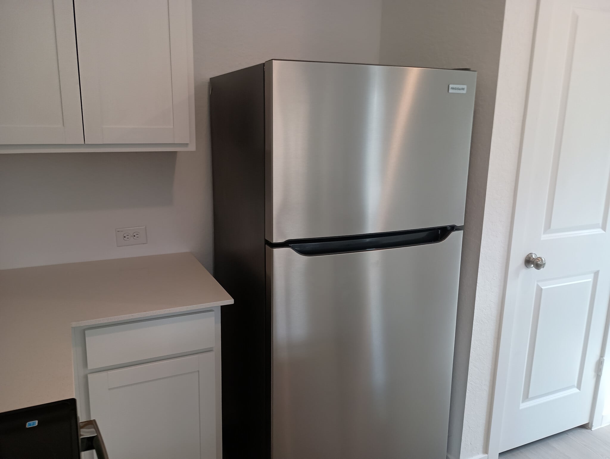 Building Photo - Room in House on Noir Ln