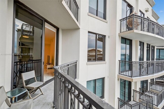 Building Photo - 301 Altara Ave