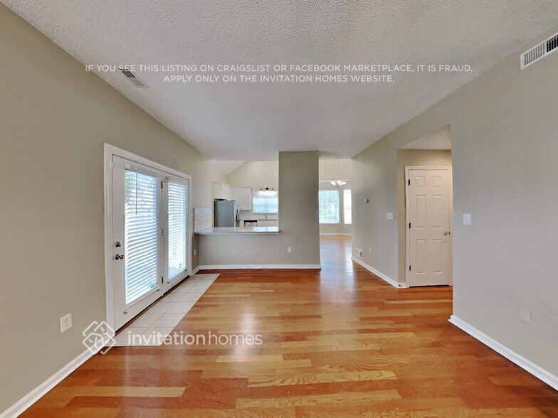 Building Photo - 102 Lakewood Cir Dr