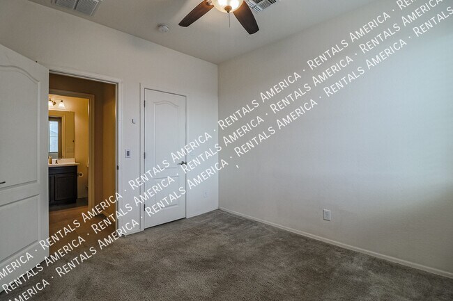 Building Photo - 12114 W Rowel Rd