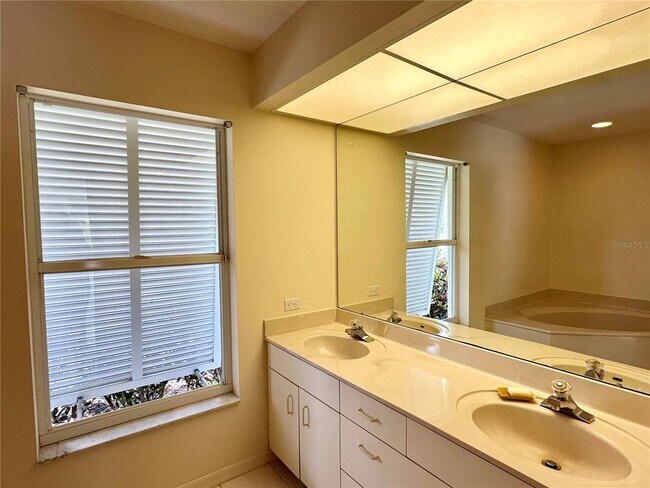 Building Photo - 5024 Southern Pine Cir