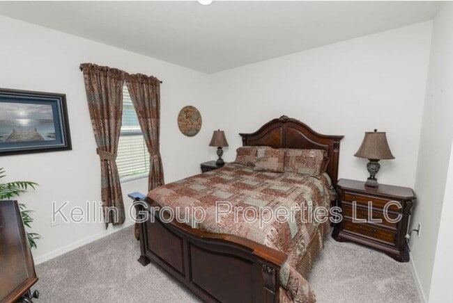 Building Photo - 833 Ambleside Dr