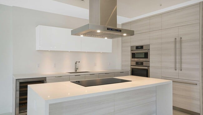 Building Photo - 155 E Boca Raton Rd