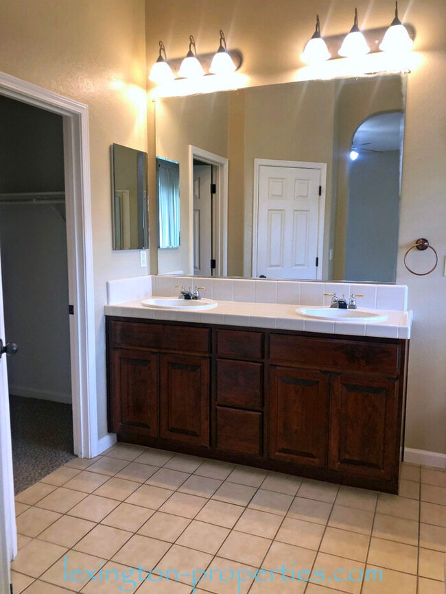 Building Photo - Stunning, 3 Bed, 2 Bath, +Office, Home near Gayaldo Park in Rocklin!