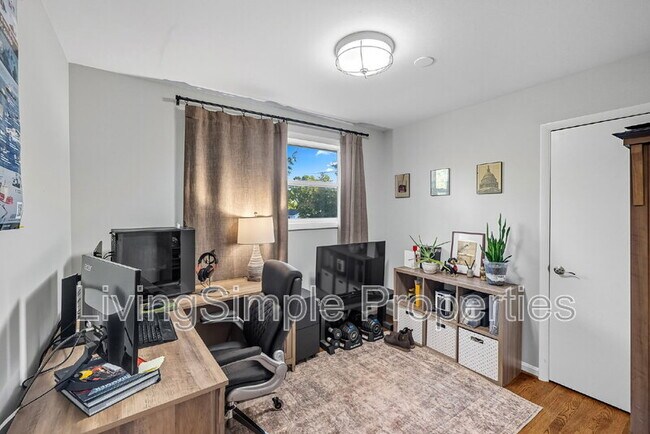 Building Photo - 422 Eisner St