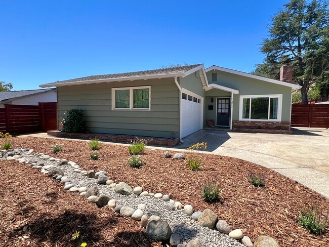 Building Photo - 1327 Tanglewood Dr