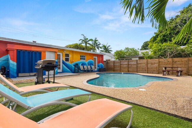 Building Photo - 1425 NE 5th Terrace