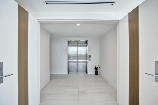 Building Photo - 701 N Fort Lauderdale Beach Blvd