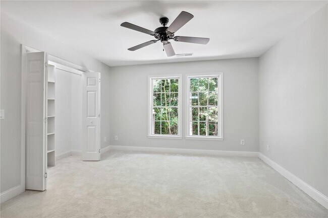 Building Photo - 210 Aerie Ct