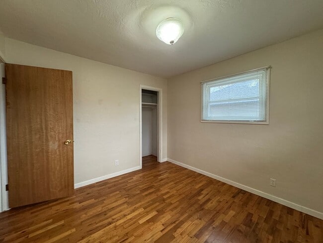 Building Photo - Open House: Sun. Jan 11, 2026 from 2-4 pm - 4 Bedroom, 2 Bathroom House in SE Eugene