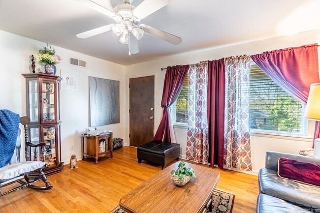 Building Photo - 9720 Brooks Ln