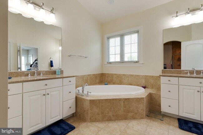 Building Photo - 26030 Blackberry Knoll Ct