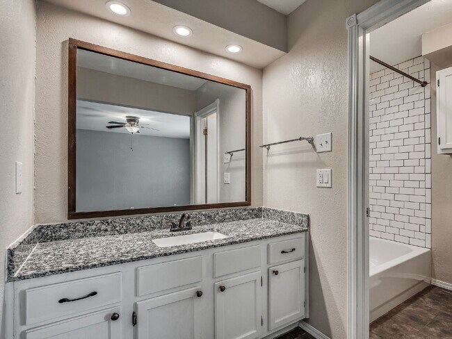 Building Photo - Updated 4-Bedroom Home with Spacious Layou...