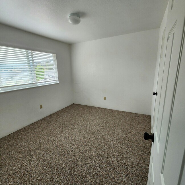 Building Photo - 3896 Rohnerville Rd