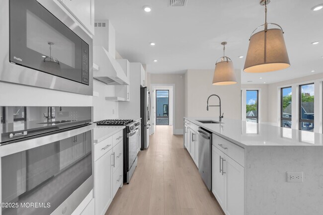 Primary Photo - 218 3rd Ave