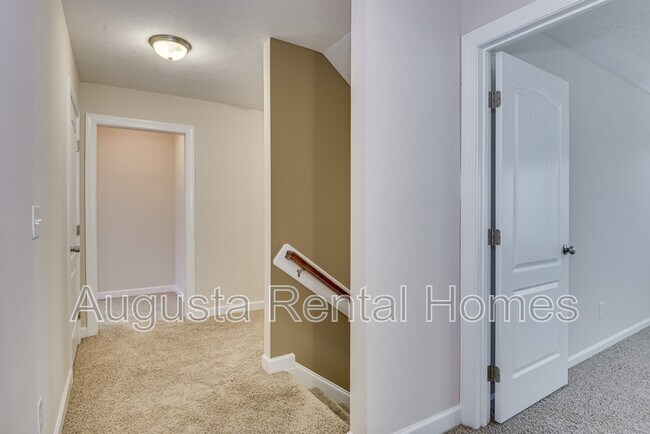 Building Photo - 180 Kenilworth Dr