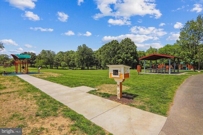 Building Photo - 15603 Dorset Rd