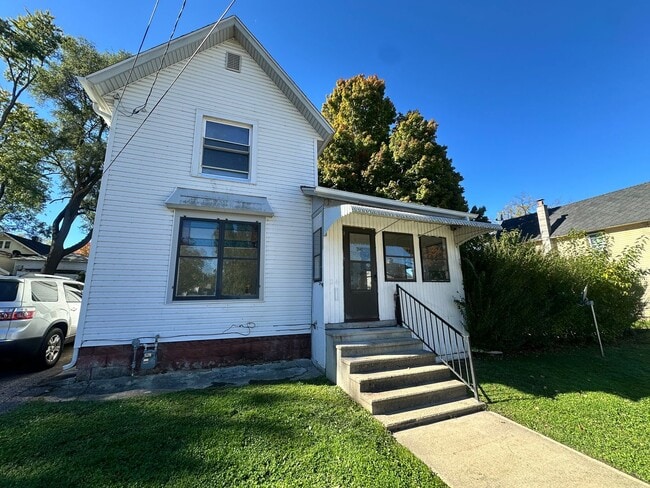 Primary Photo - Three Bedroom House in Battle Creek