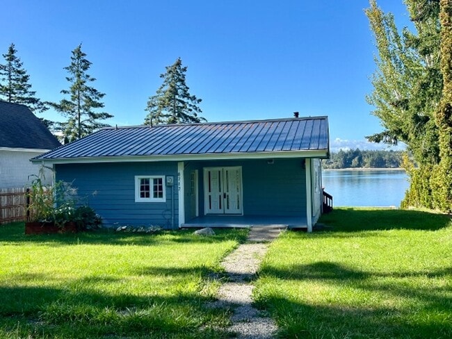 Primary Photo - Beachfront Cabin - Water Included