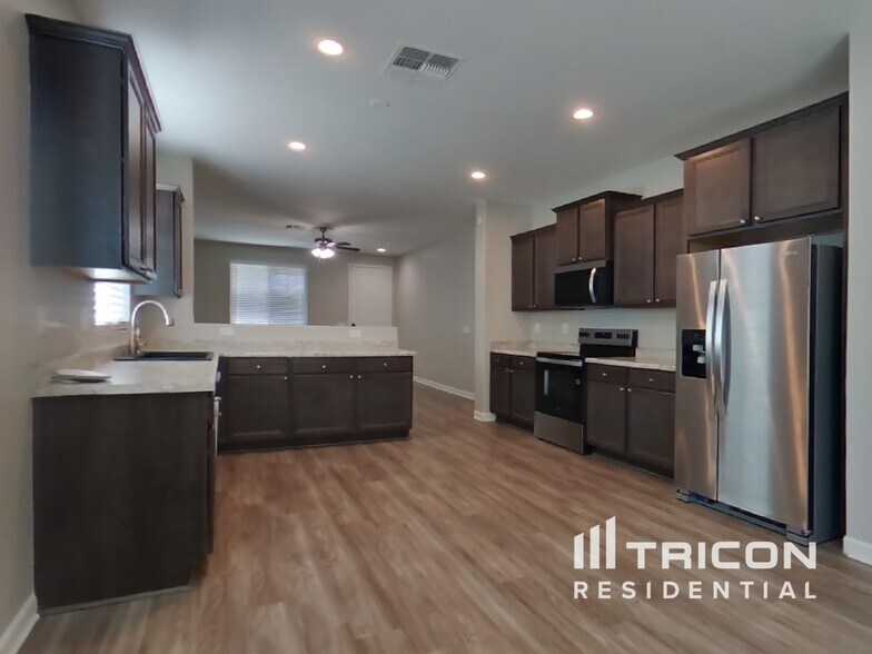 Building Photo - 18084 W Tina Ln
