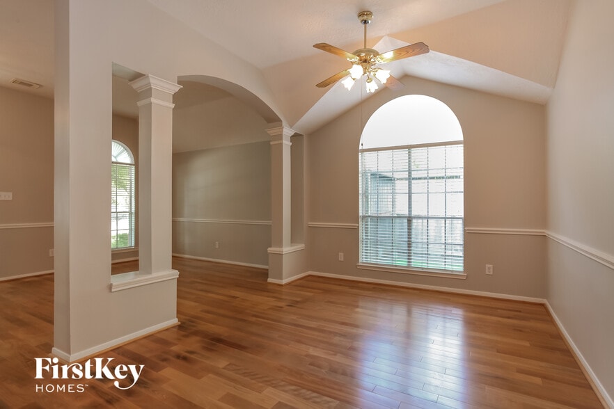 Building Photo - 2115 Mercoal Dr