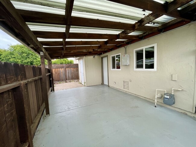 Building Photo - 9556 Cecilwood Dr