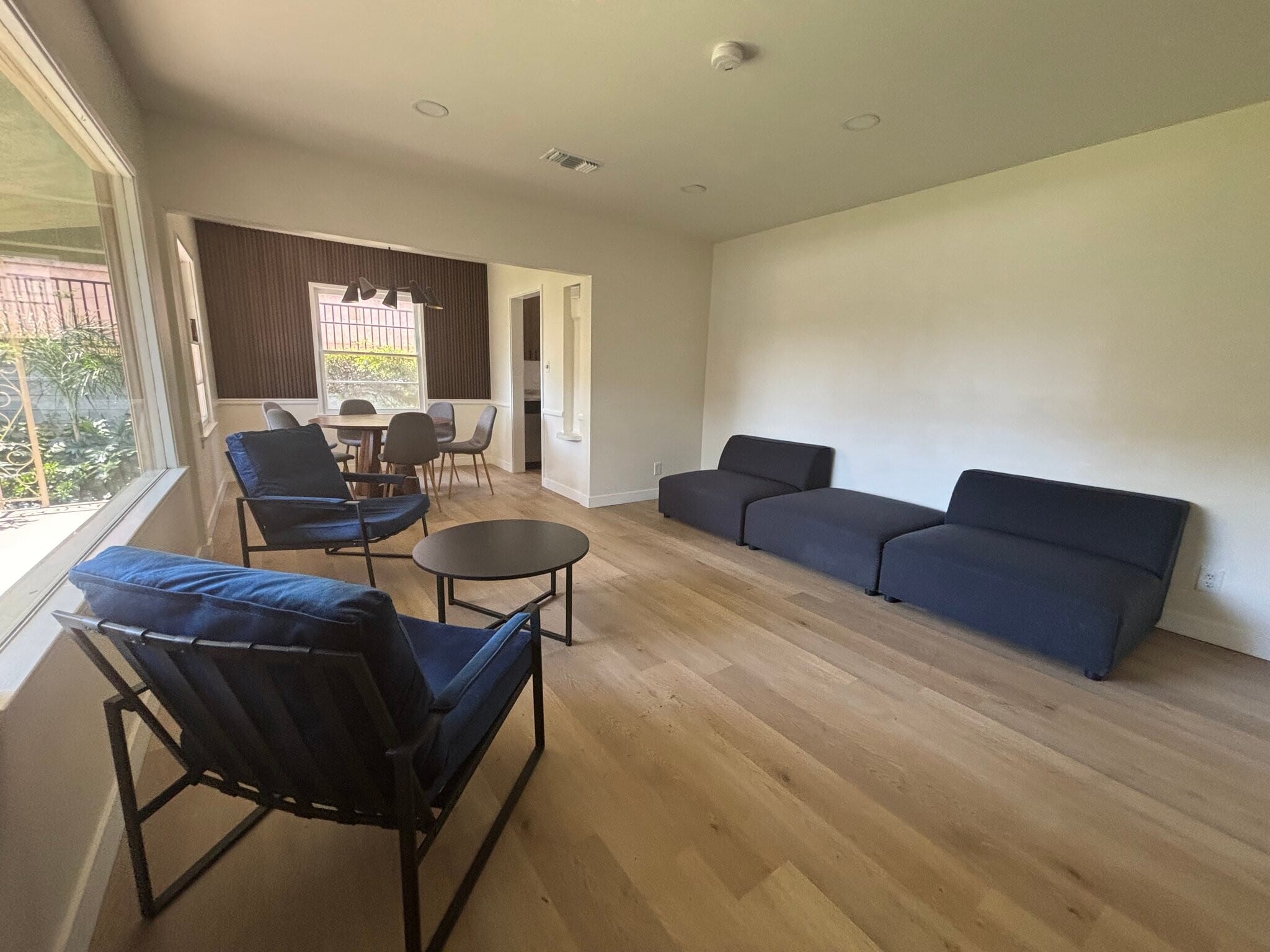 Building Photo - 13345 Burbank Blvd