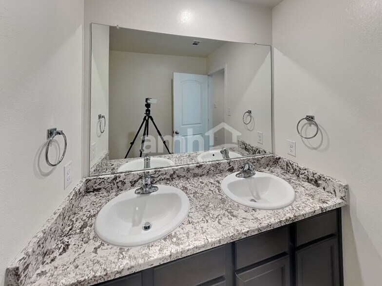 Building Photo - 7917 Cactus Plum Dr