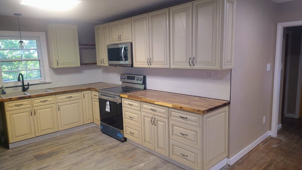 New Kitchen and countertops - 2626 Vucrest Ave