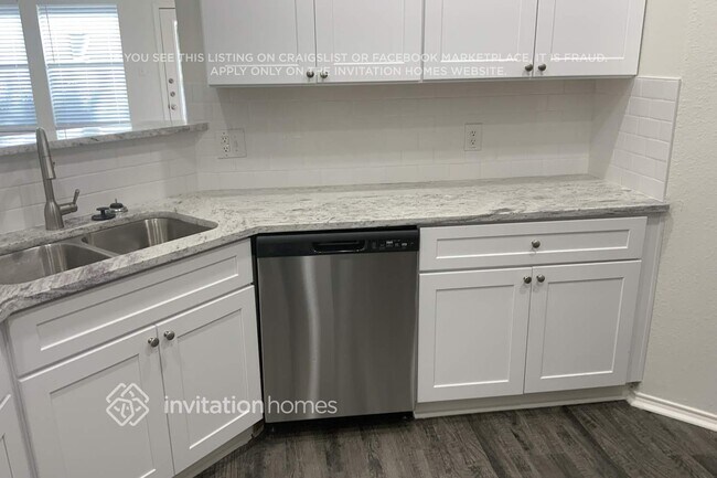 Building Photo - 1040 English Ivy Dr