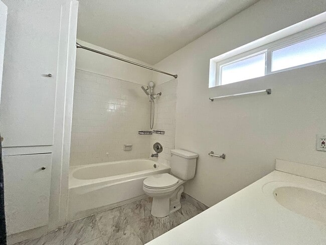 Building Photo - 12562 Brookshire Ave