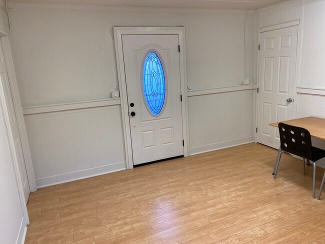 Building Photo - 10516 Jardine Ave